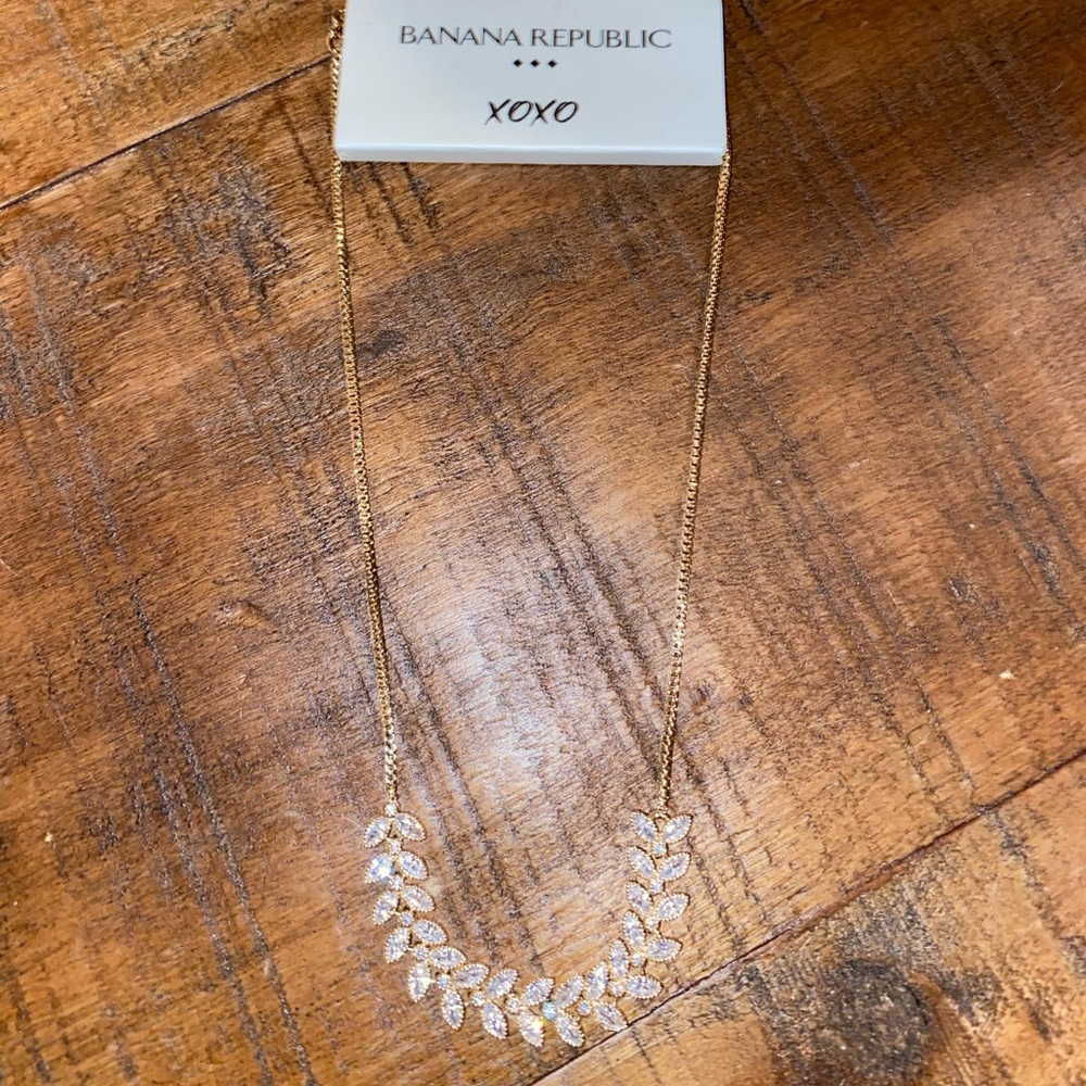 Banana Republic Leaf Garland Pull Through Necklace - Picture 4 of 5